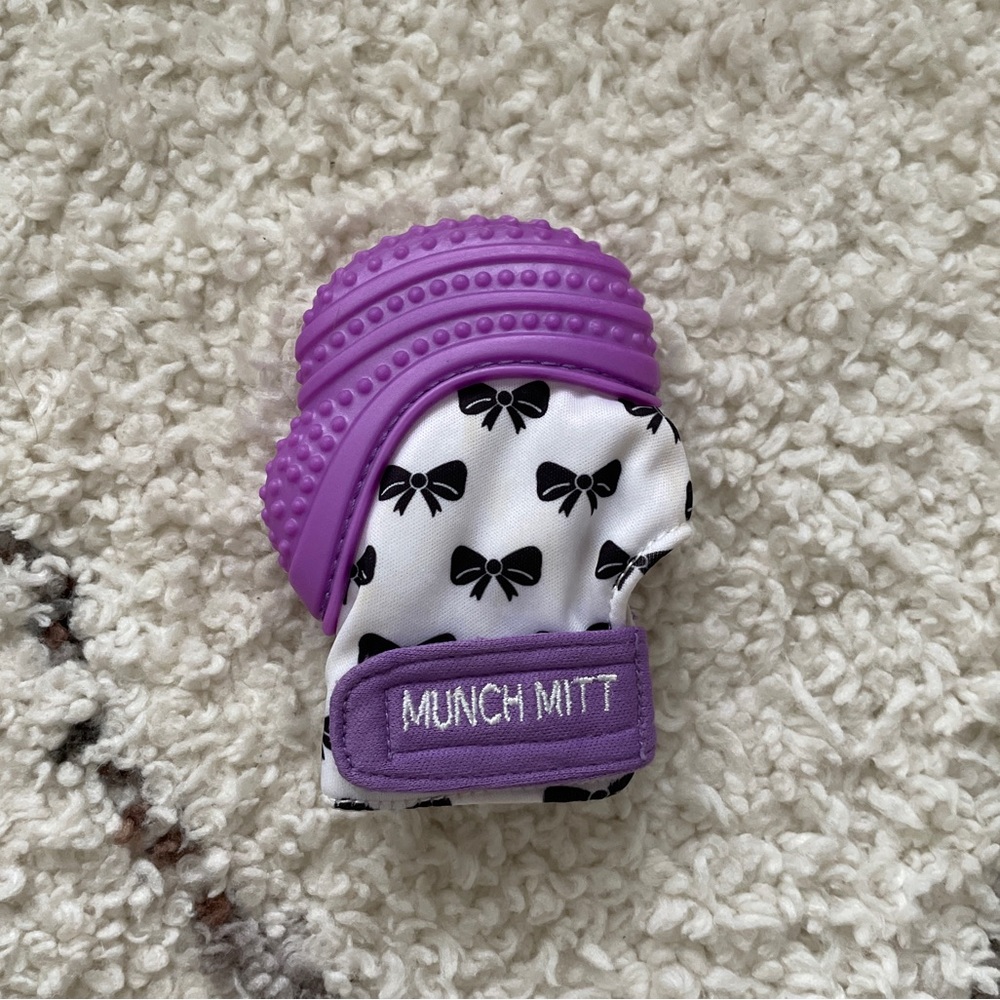 Munch mitt teething mitt